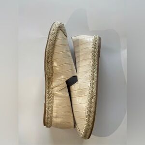 Womaen Slip-On FLAT Eggshell Leather Size 7.5